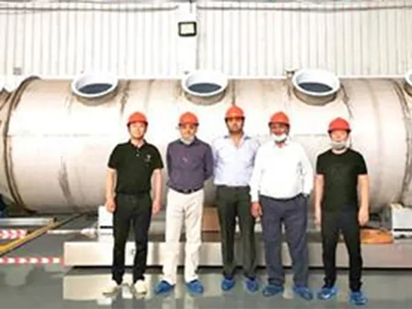 Lãnh đạo quốc tế đến từ Jinlongyu (Arawana) kiểm tra sản phẩm