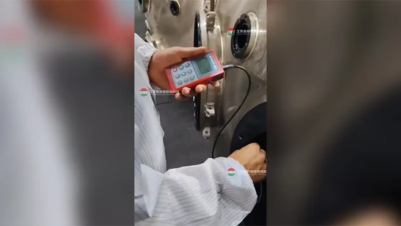 Kiểm tra lớp sơn phủ ETFE trong lò phản ứng