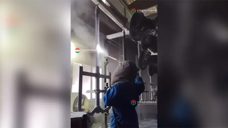 Phun sơn phủ cho cánh khuấy mỏ neo