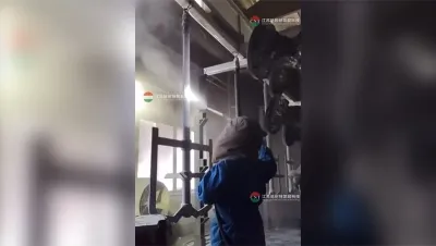 Phun sơn phủ cho cánh khuấy mỏ neo